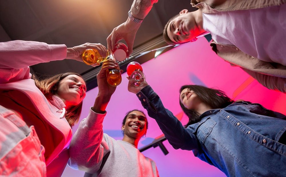 Gente disfrutando despues del trabajo en Bariloche